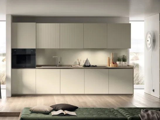 Cucina Moderna Lumina in laccato Tortora e laminato Strips Urban Gold di Scavolini